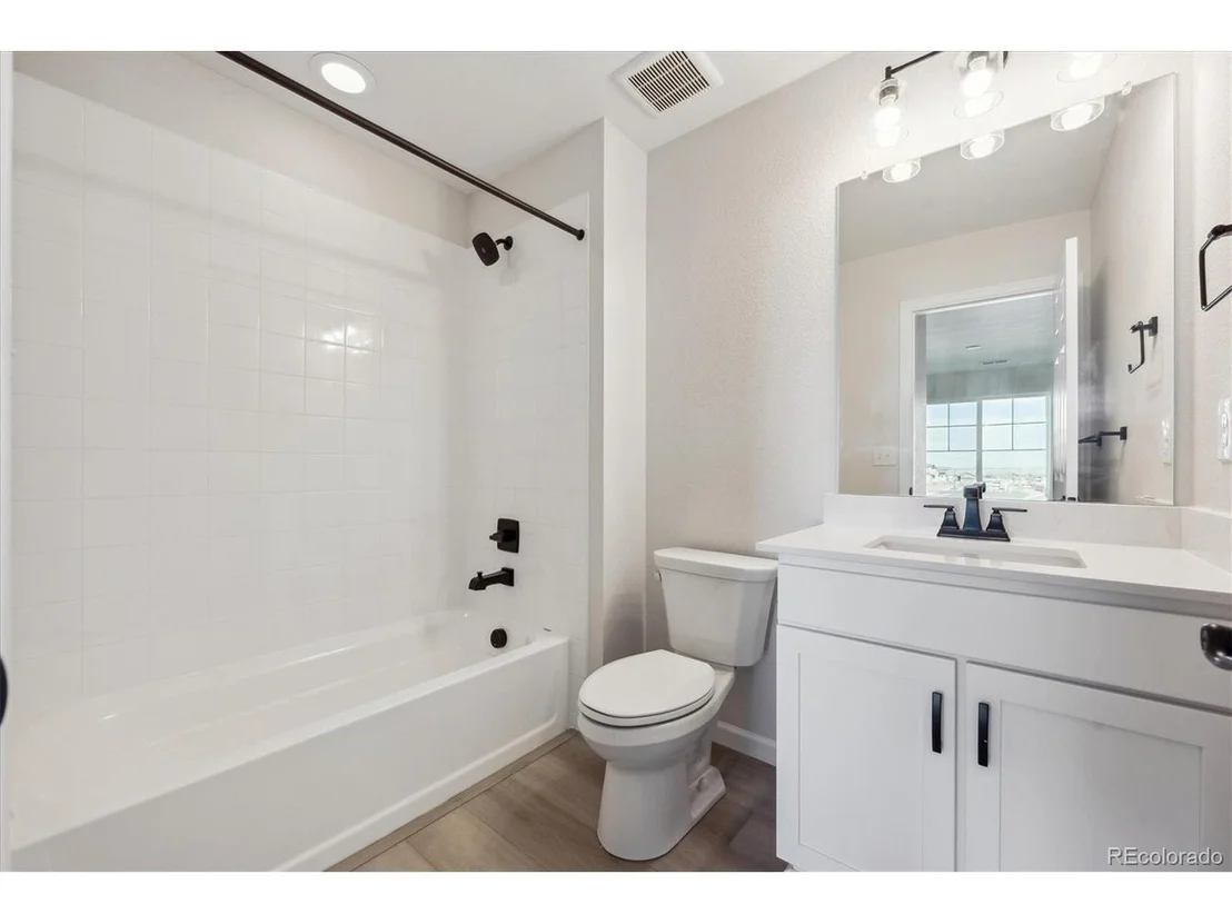 Photo of 1050 Joseph Pl