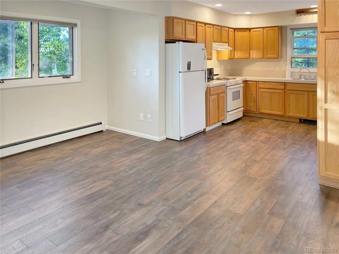 Photo of 230 Balsh Blvd