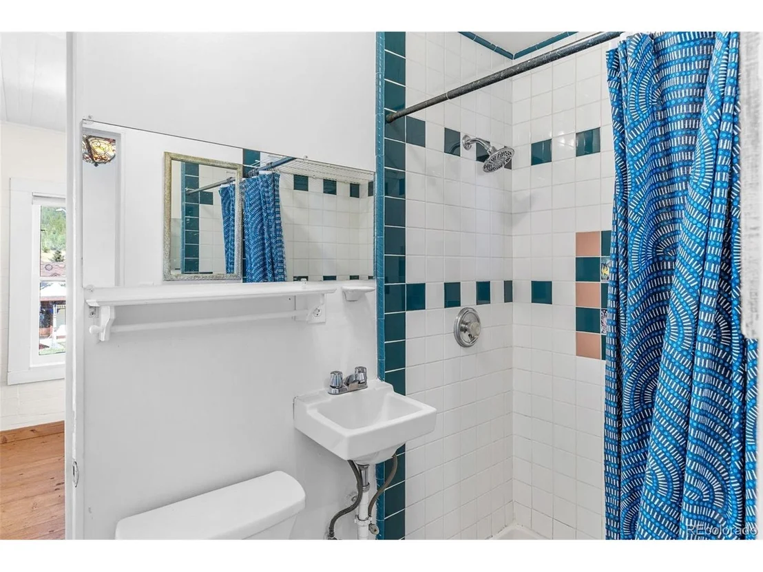 Photo of 350 Spring St