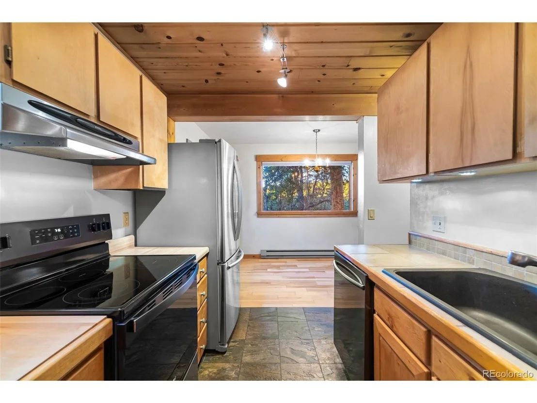 Photo of 1305 Lakeside Dr