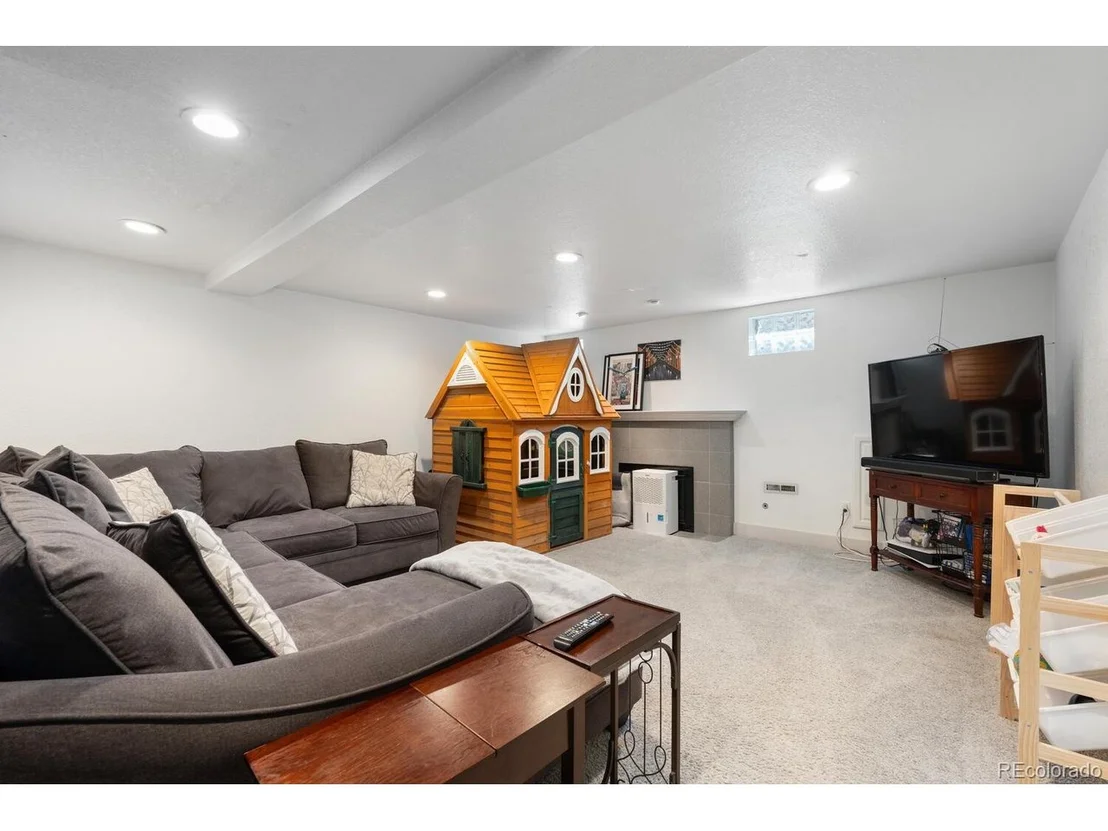 Photo of 561 Cook St