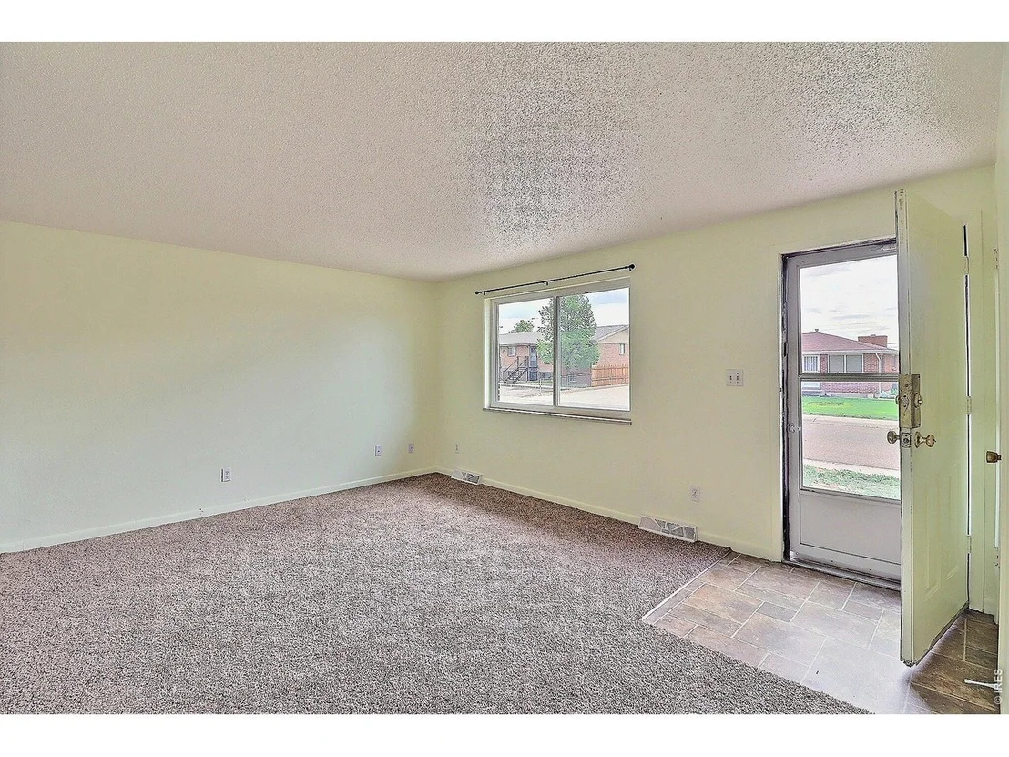 Photo of 3011 Lakeside Dr
