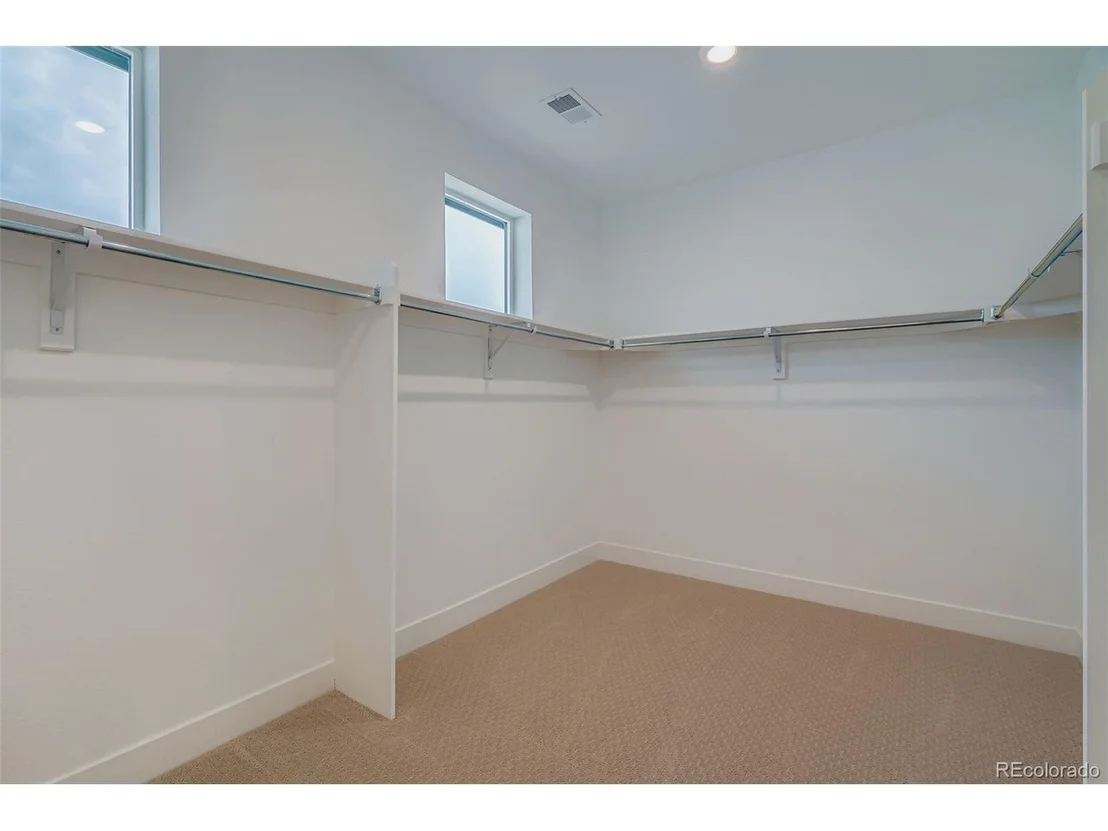 Photo of 948 Promenade Dr