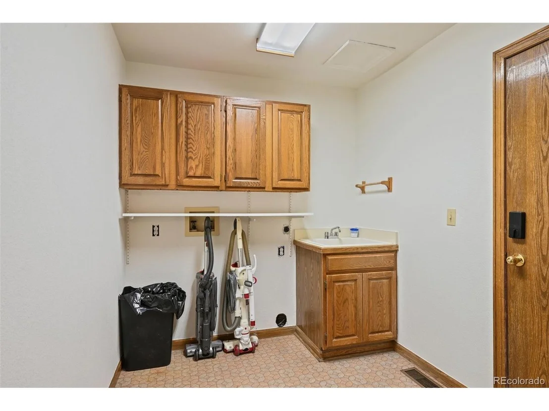 Photo of 1105 Oakhurst Dr