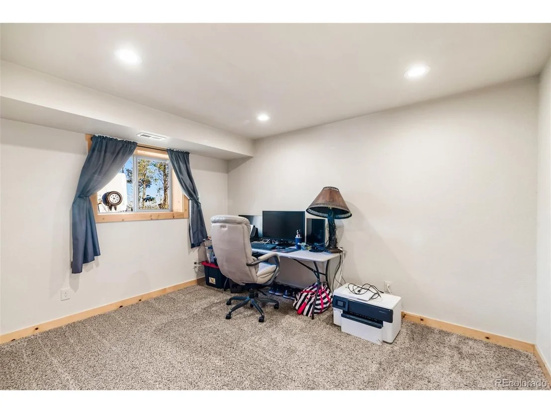 Photo of 982 Georgia Dr