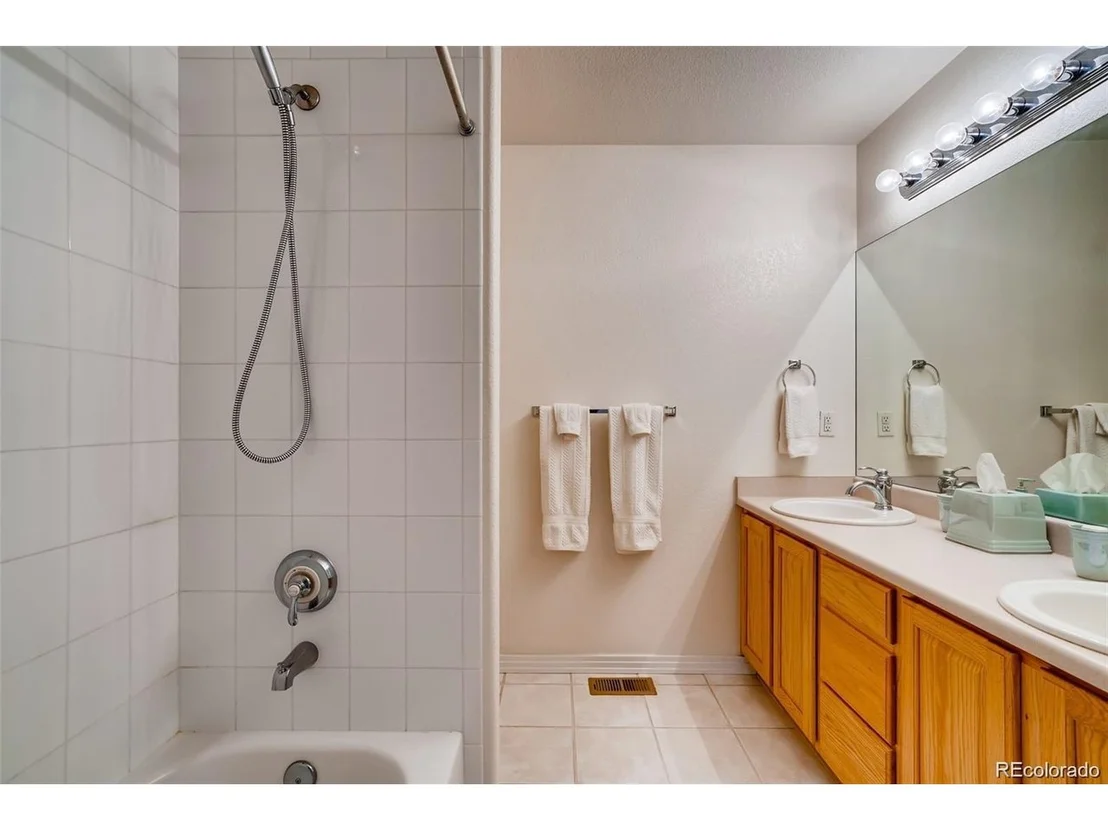 Photo of 935 Green Gables Cir Ct