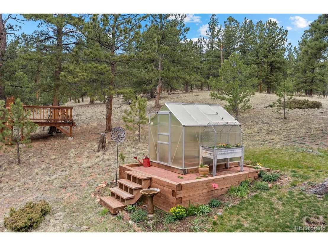 Photo of 665 Meadow Dr