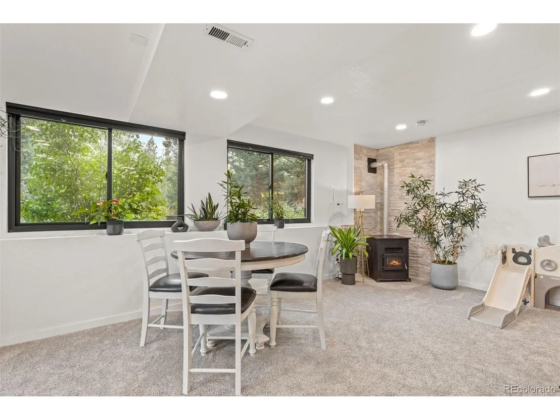 Photo of 424 W Dory Way