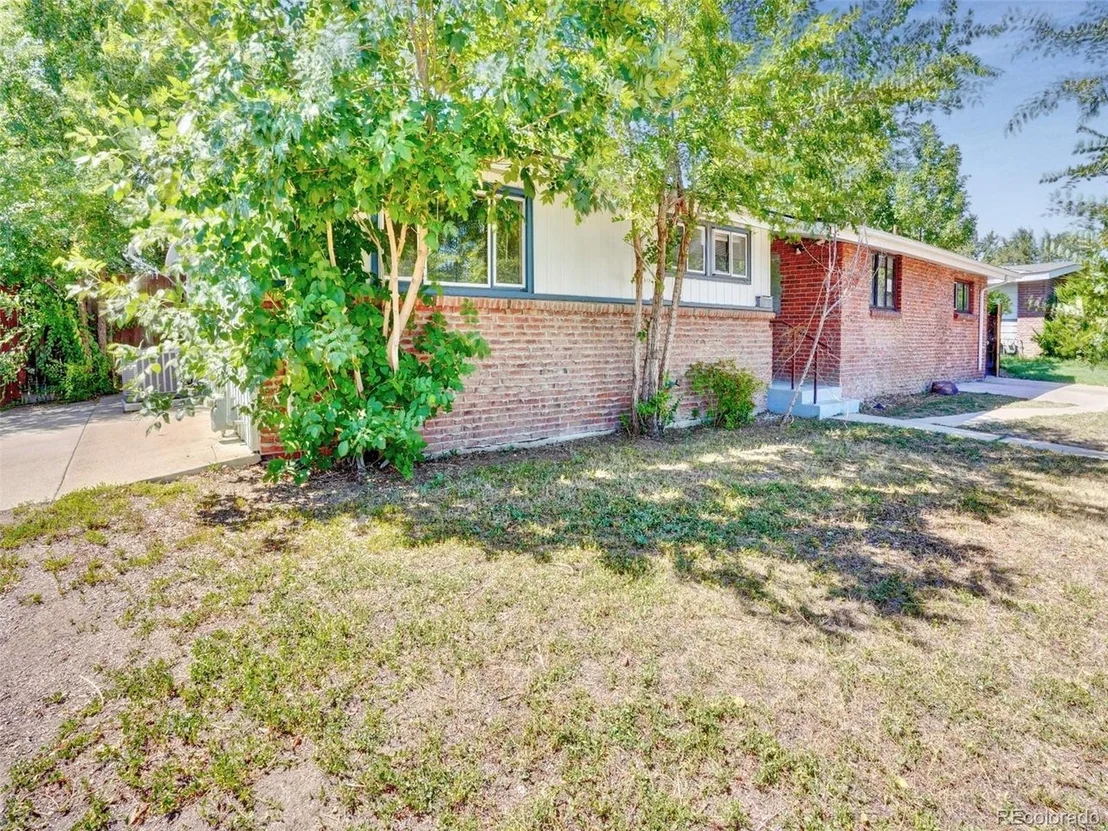 Photo of 7789 Greenleaf Ln
