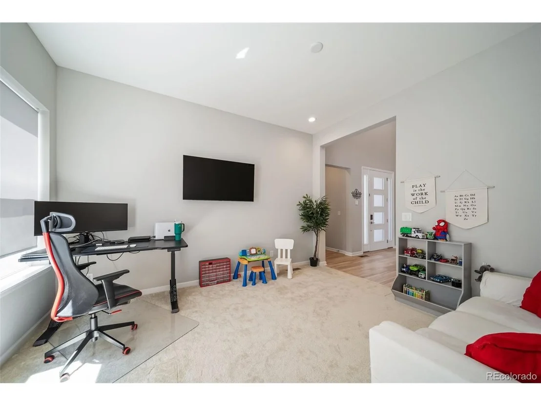 Photo of 5699 Amarosa Dr