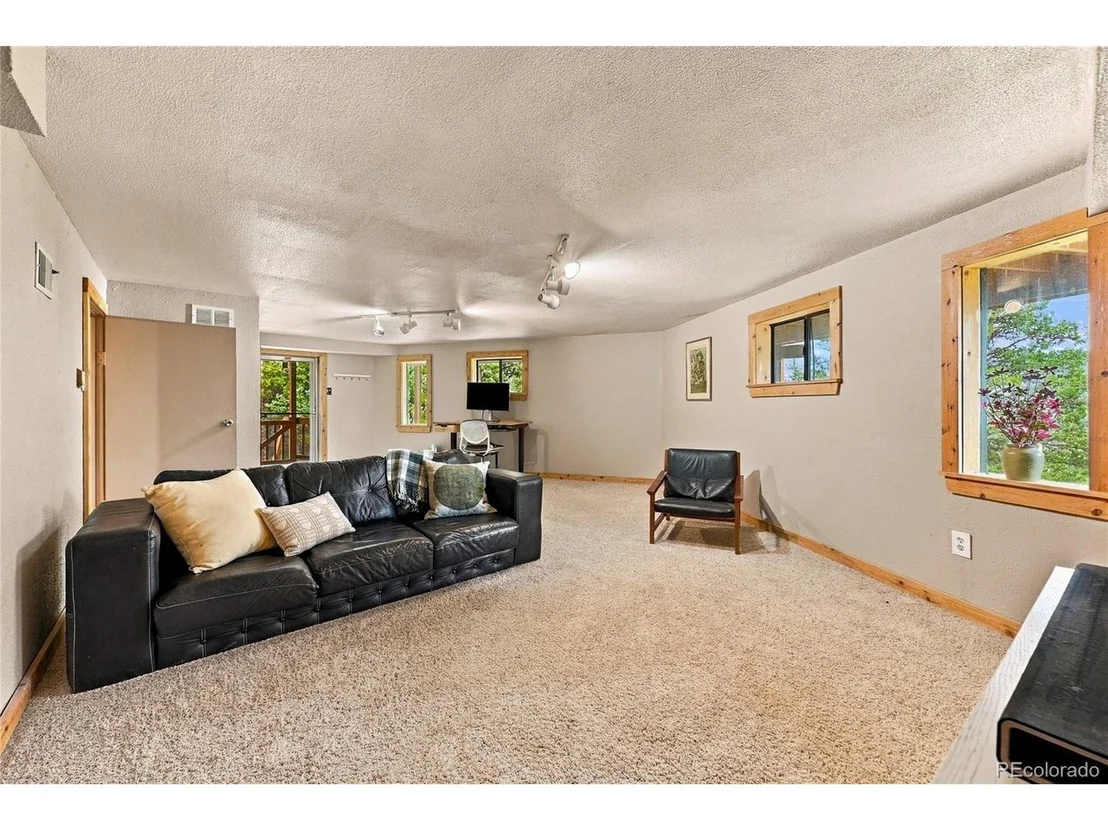 Photo of 889 Lodgepole Dr