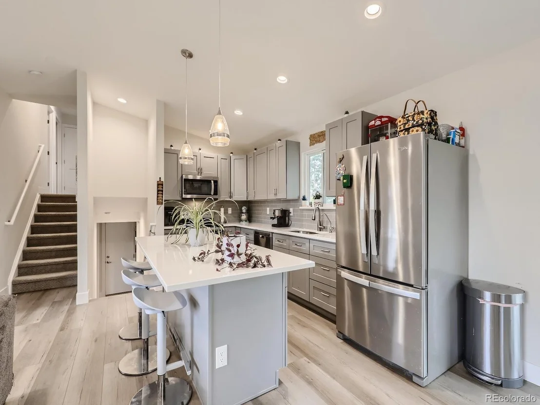 Photo of 899 Evanston St