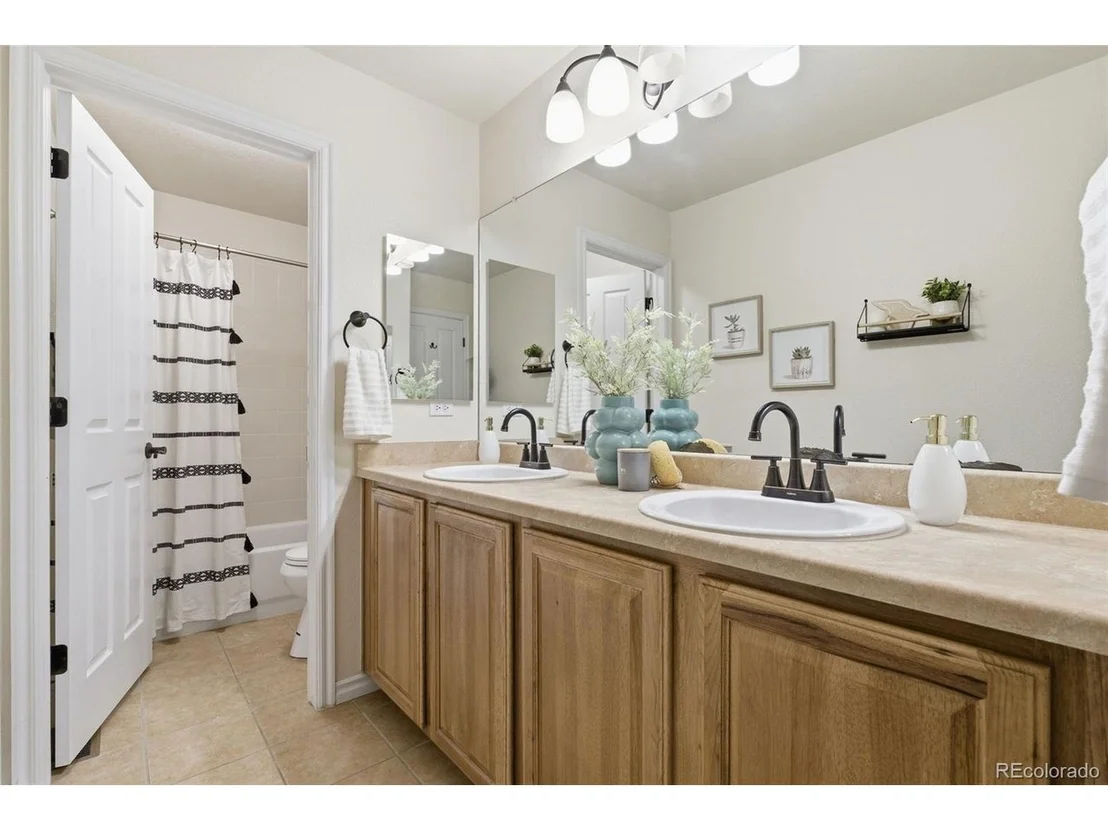 Photo of 5301 Fullerton Cir