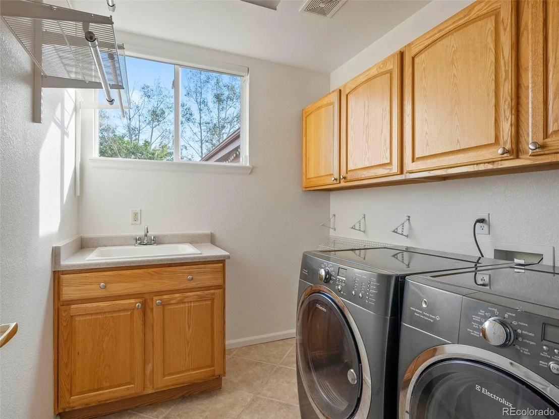 Photo of 365 Antelope Dr W