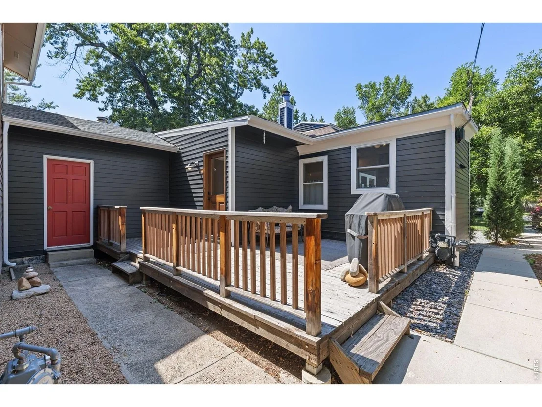 Photo of Unit A at 2324 Mapleton Ave
