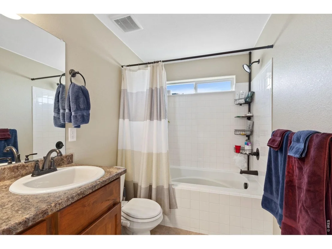 Photo of 956 Maplebrook Dr