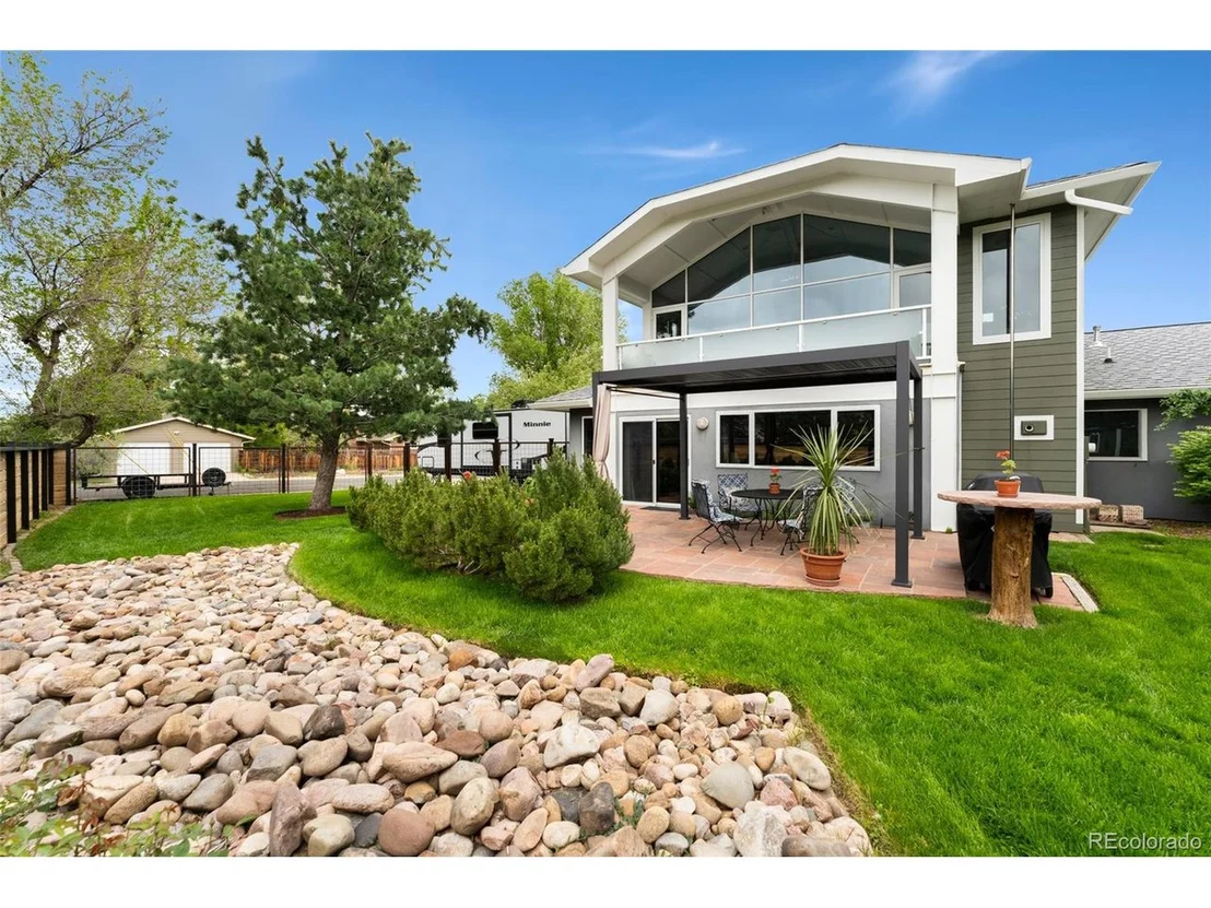 Photo of 831 Crescent Dr
