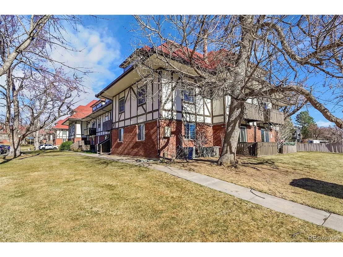 Photo of Unit 25J at 3250 Oneal Cir