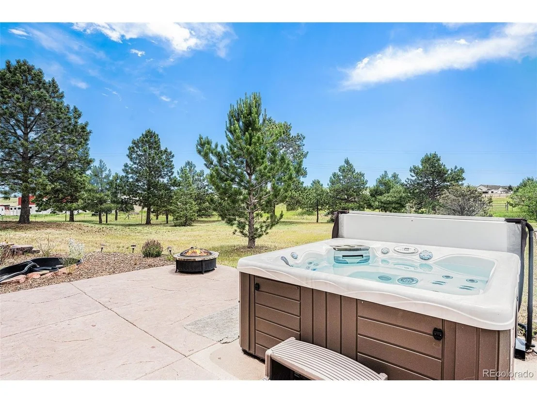 Photo of 2585 Mohawk Way