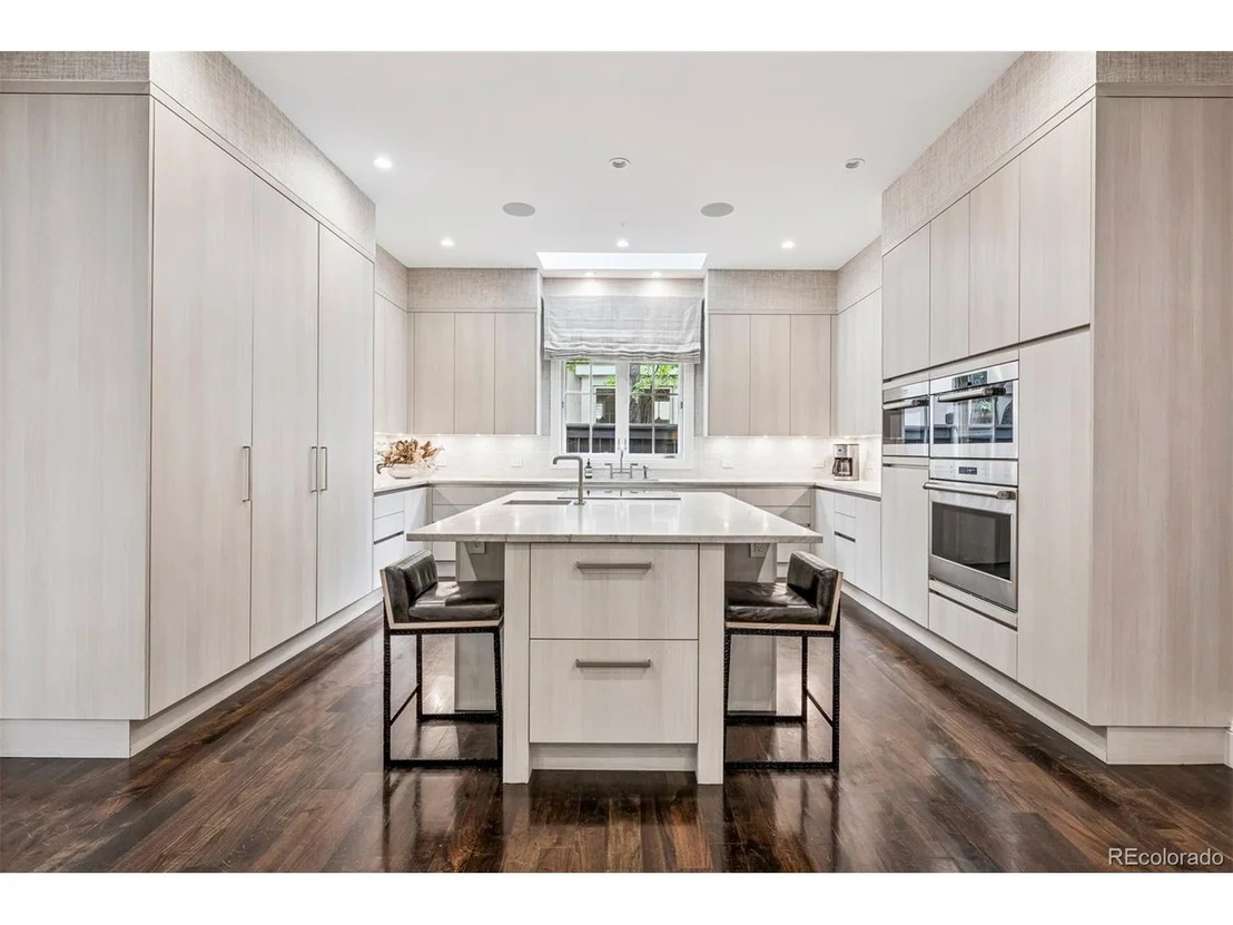 Photo of 450 Steele St