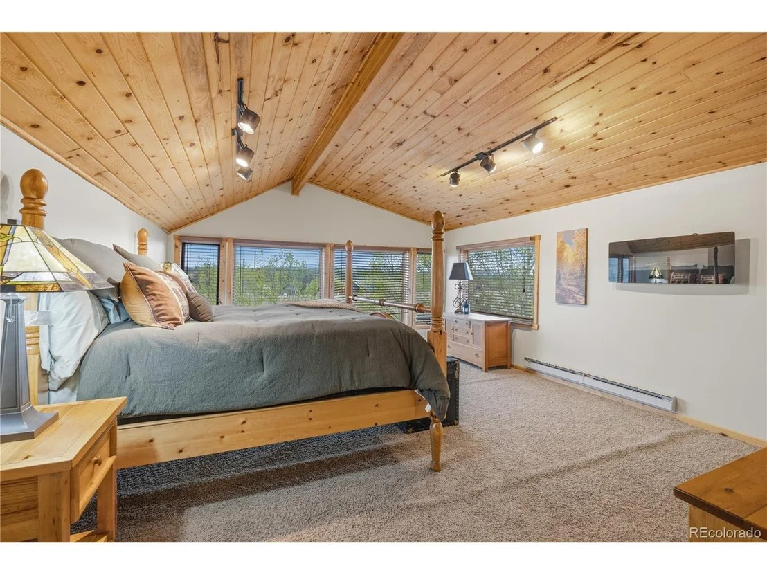 Photo of 275 Vulture Ln
