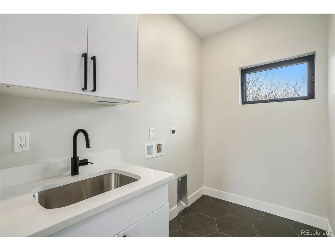 Photo of 1165 Locust St