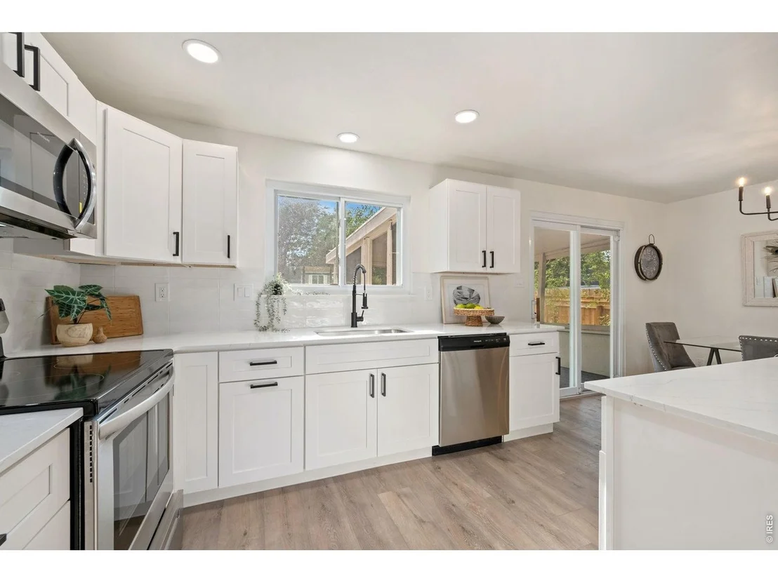 Photo of 2433 Sunset Dr