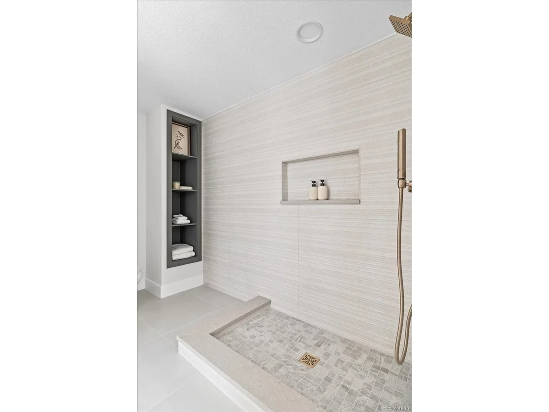 Photo of 5500 Holland Dr