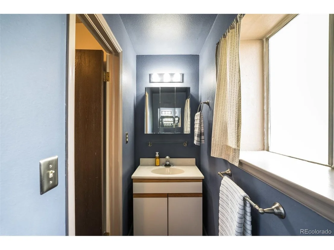 Photo of 215 Summit Cir