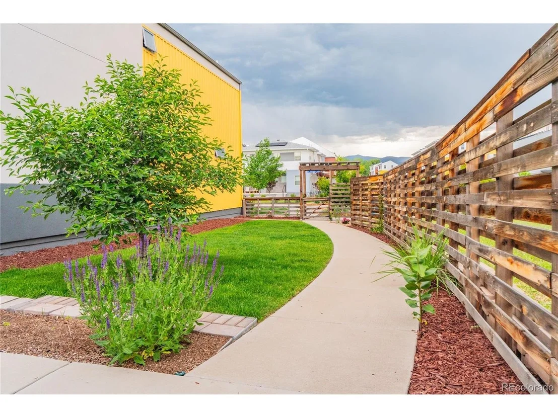Photo of 6892 Juniper Ct