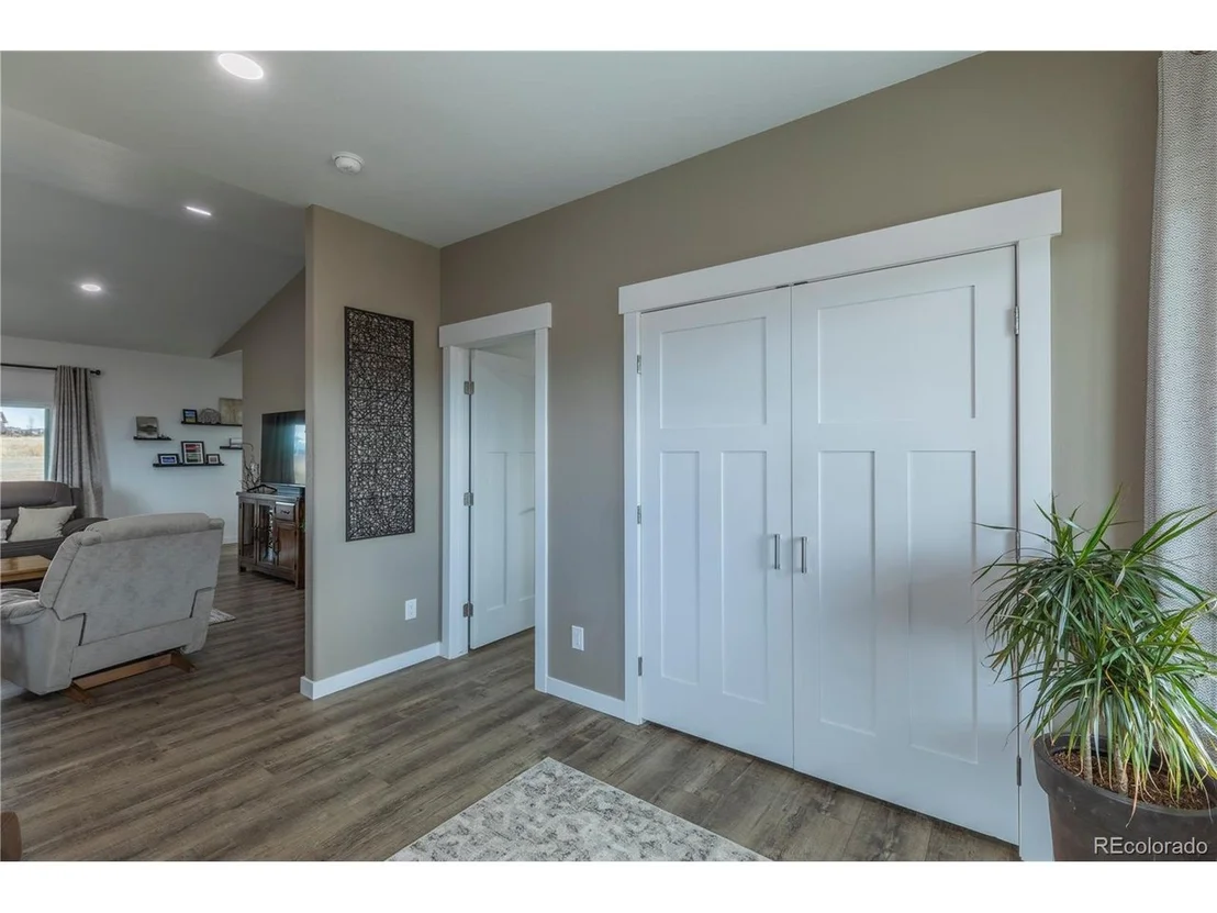 Photo of 6798 Lakeside Cir