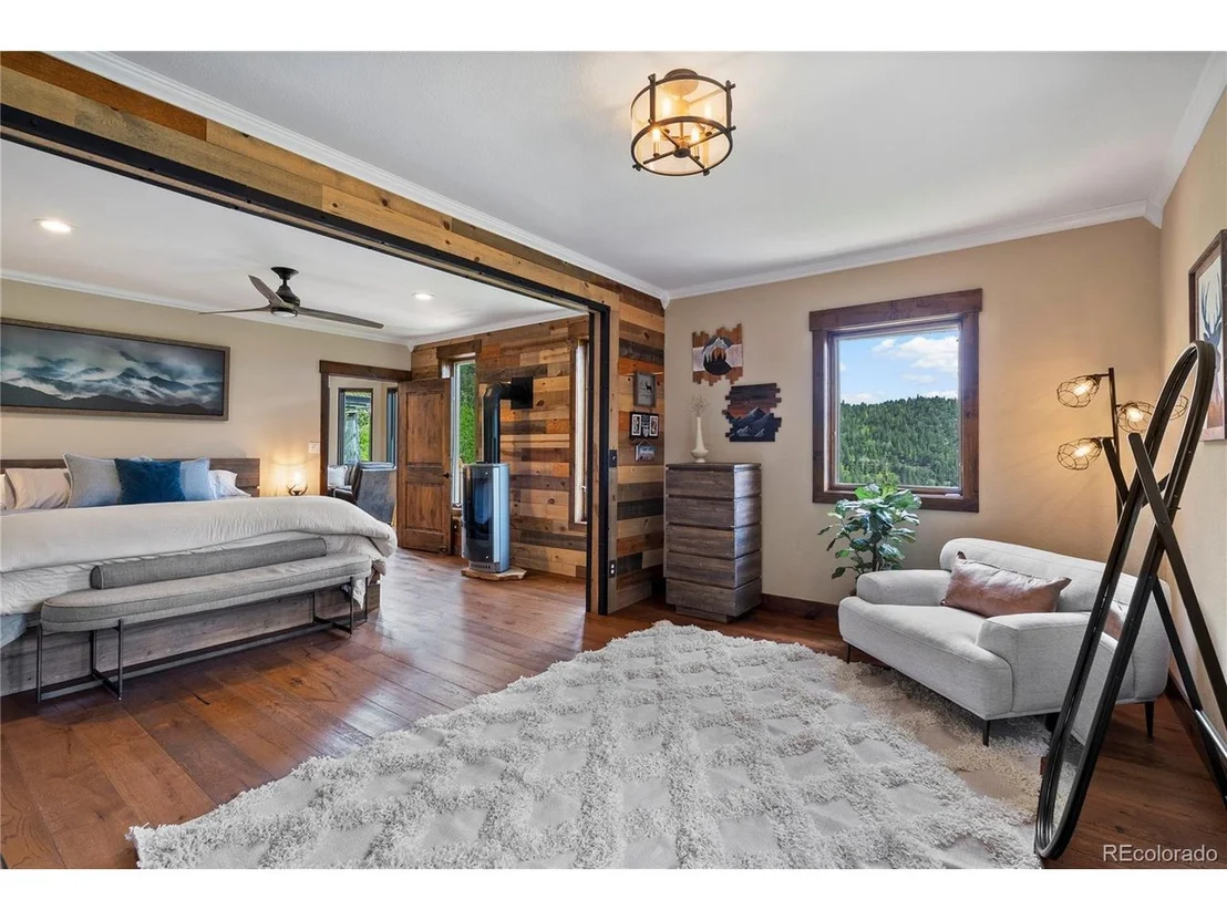 Photo of 1194 Snyder Mountain Rd