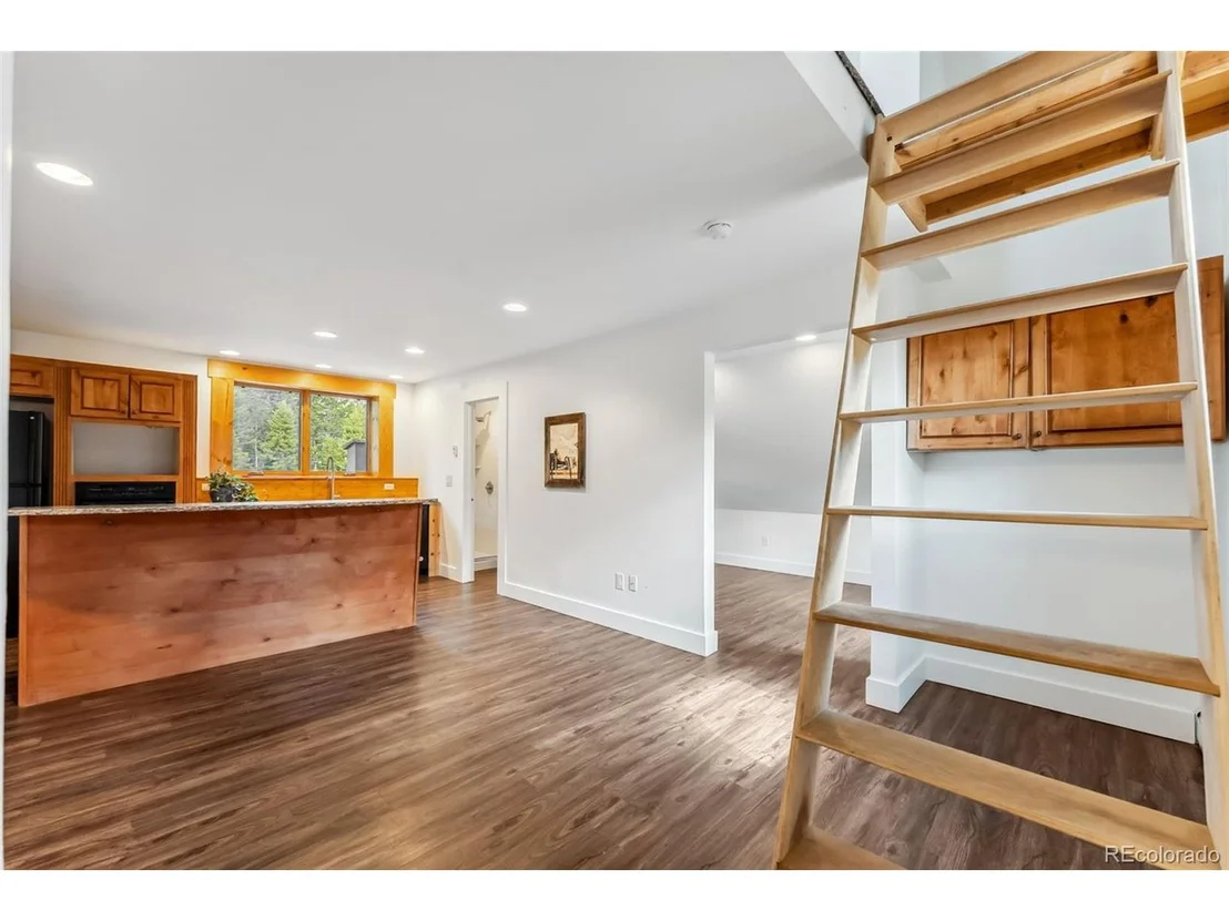 Photo of 475 Vail Cir