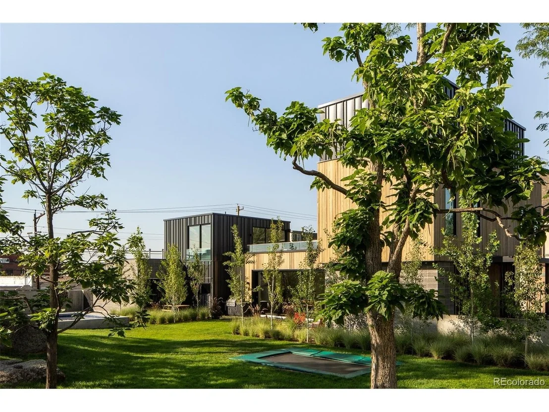 Photo of 3011 Lawrence St
