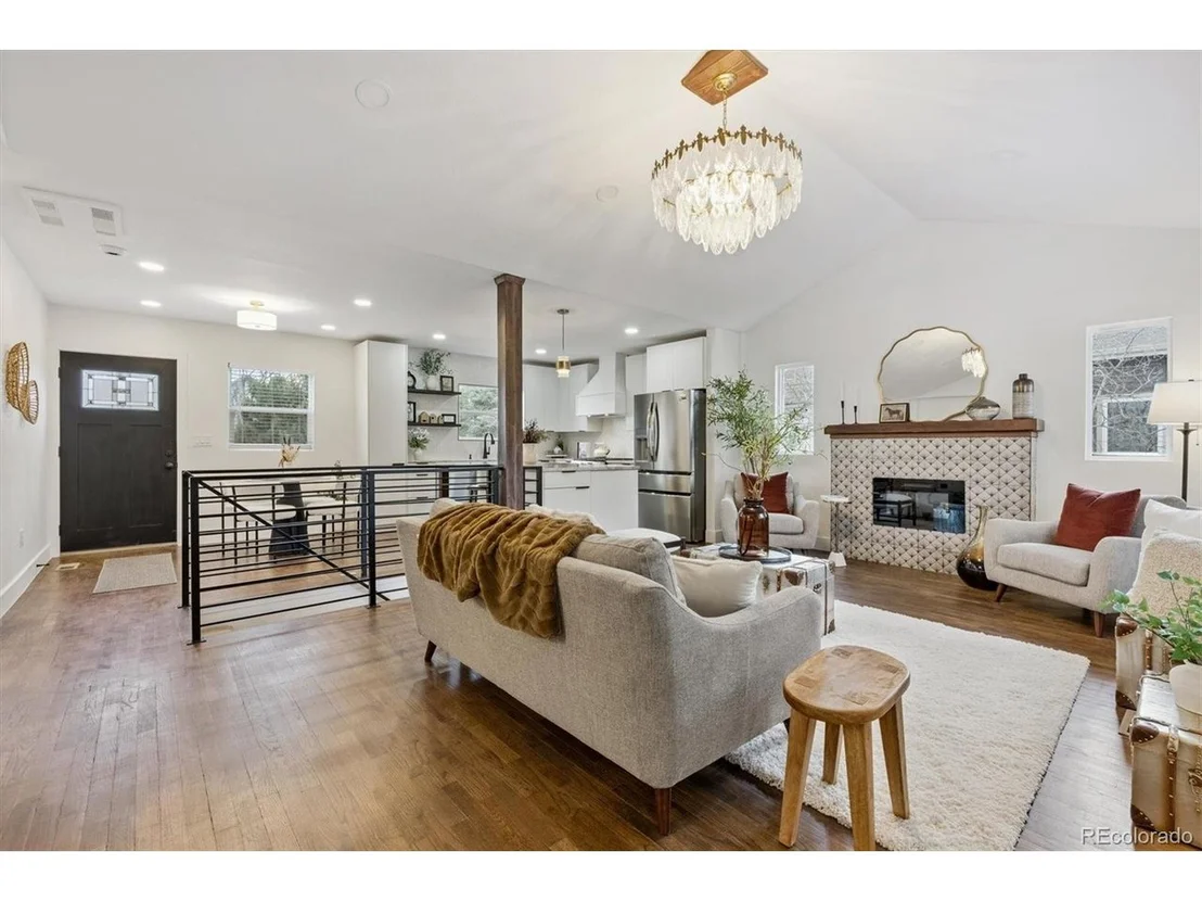 Photo of 3360 Broadway St