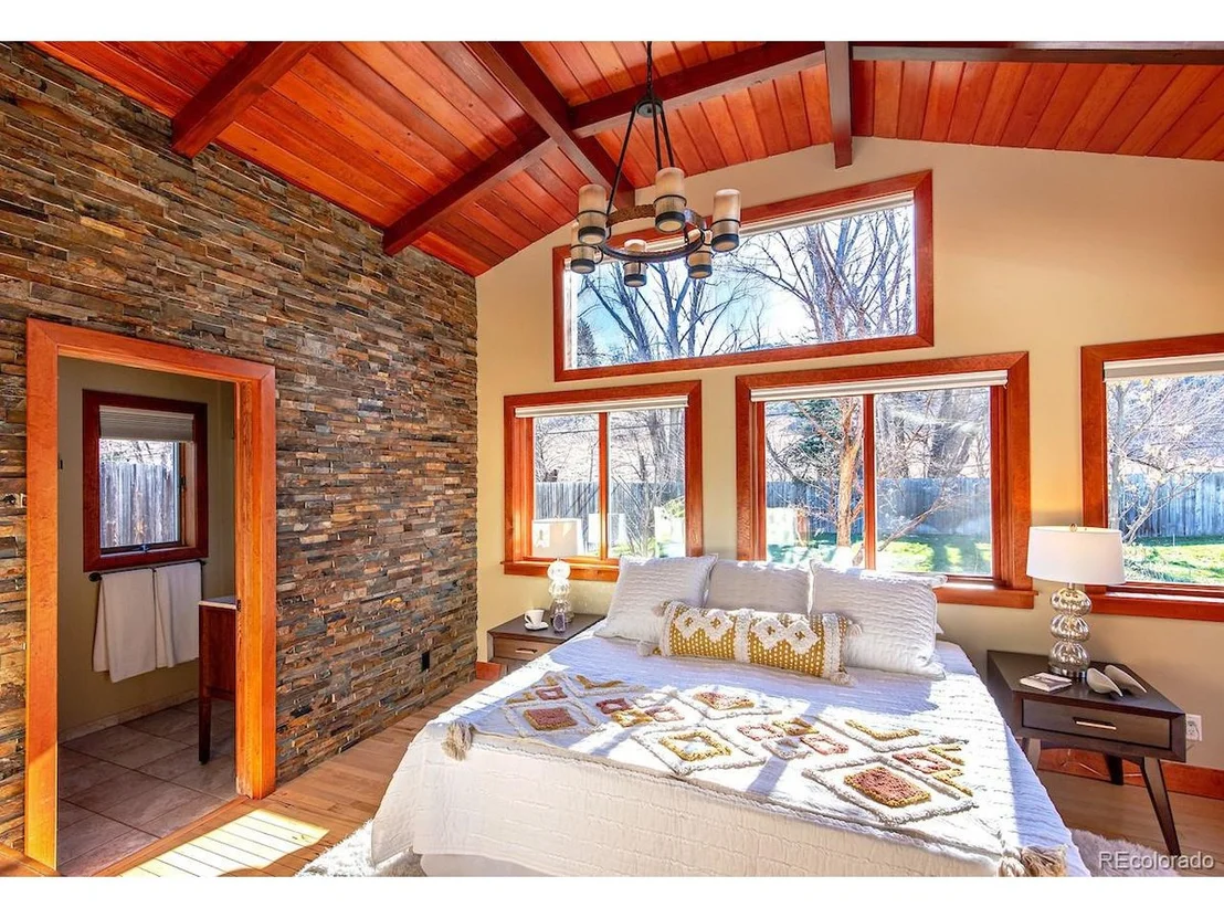 Photo of 2212 Edgewood Dr