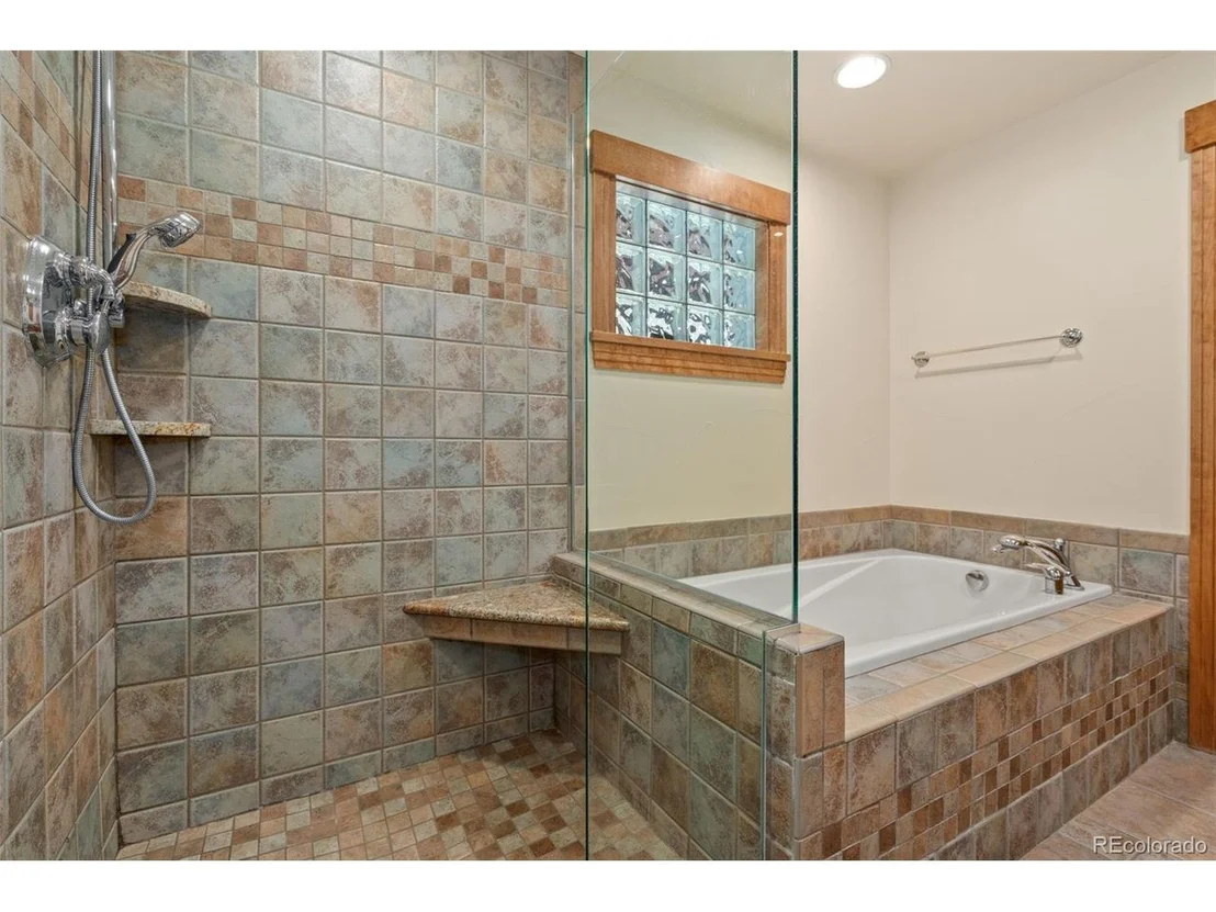 Photo of 3035 Deframe Rd