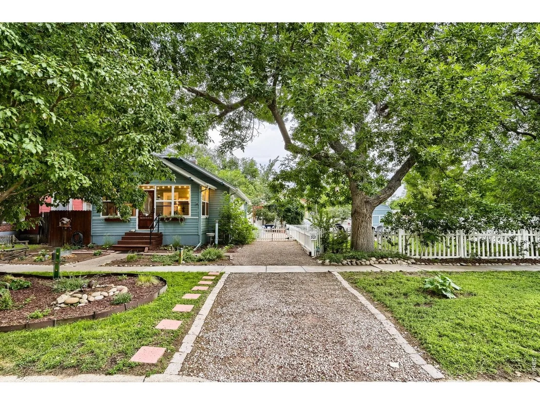 Photo of 202 8th Ave