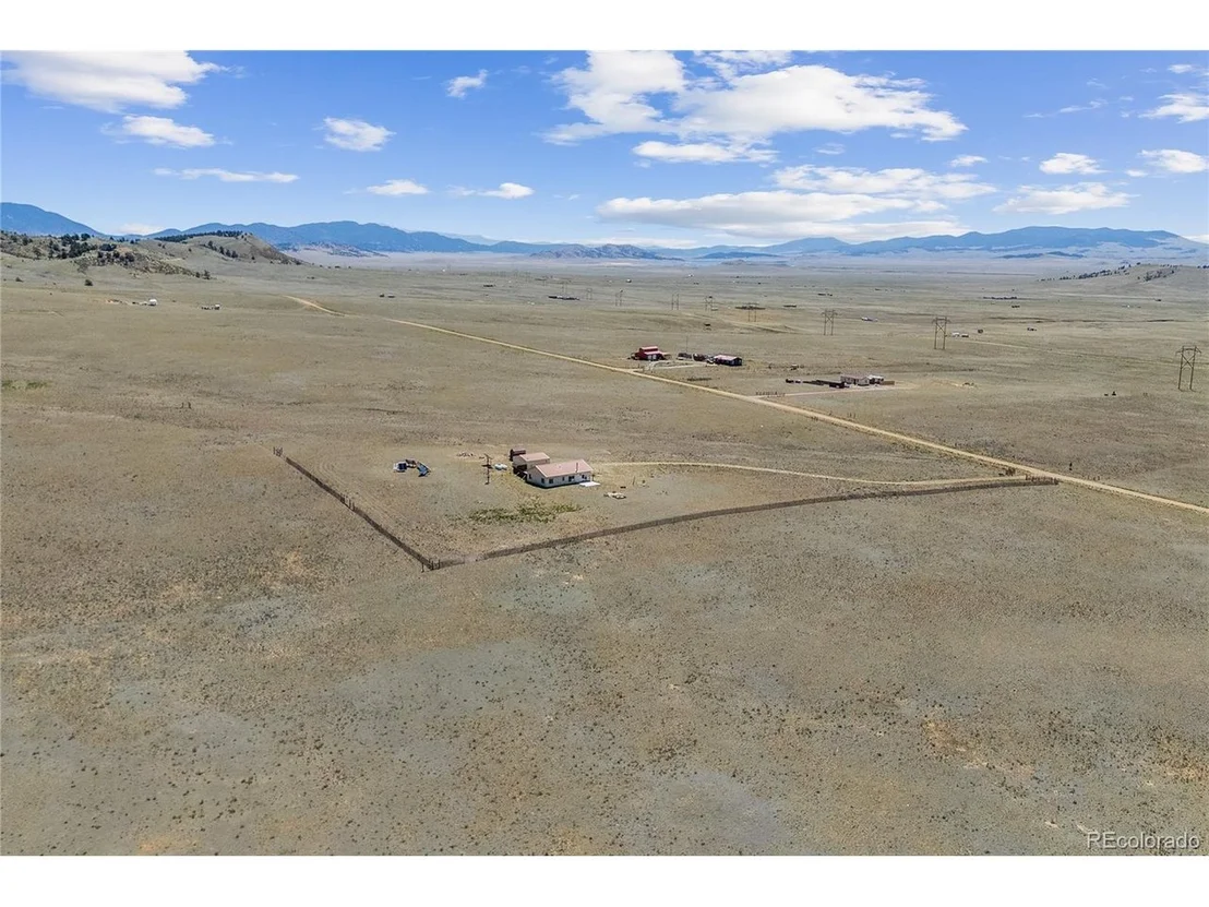 Photo of 1421 Larimer Rd