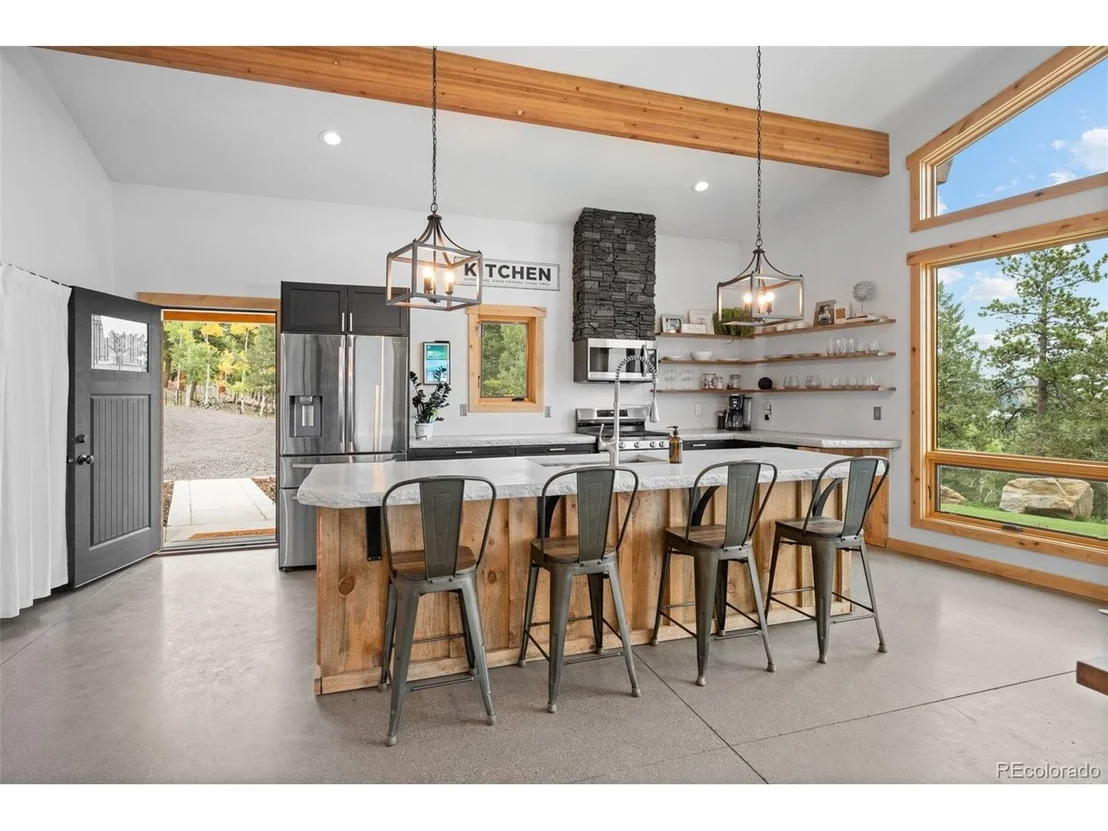 Photo of 150 Summit Dr