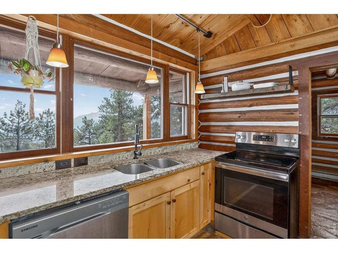 Photo of 470 Weaver Dr
