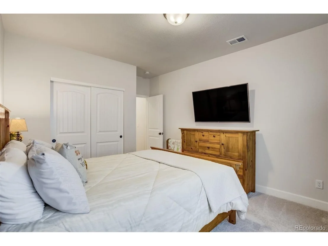 Photo of 5059 Ditmars Ln