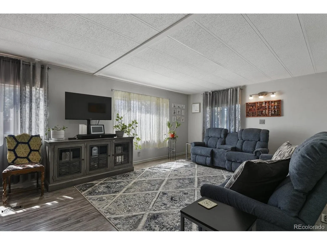 Photo of 332 Lilac Cir