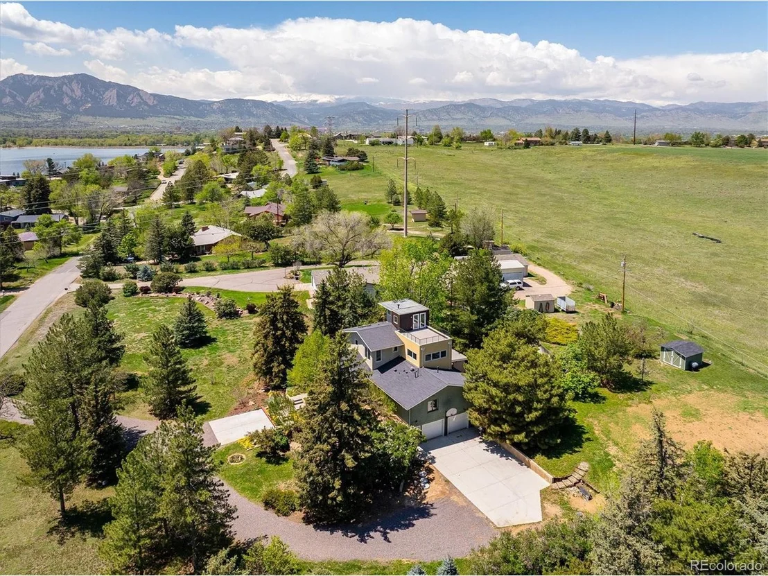 Photo of 6843 Fairview Dr