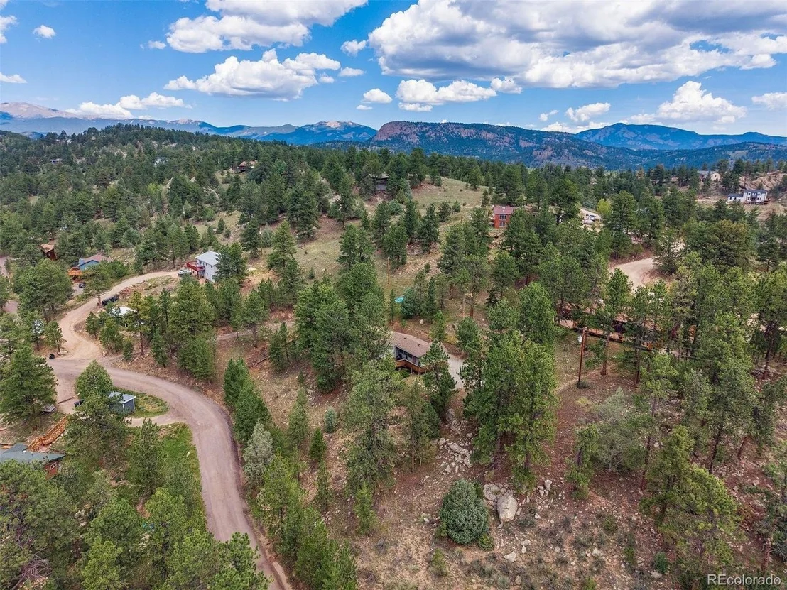 Photo of 221 Juniper Ln