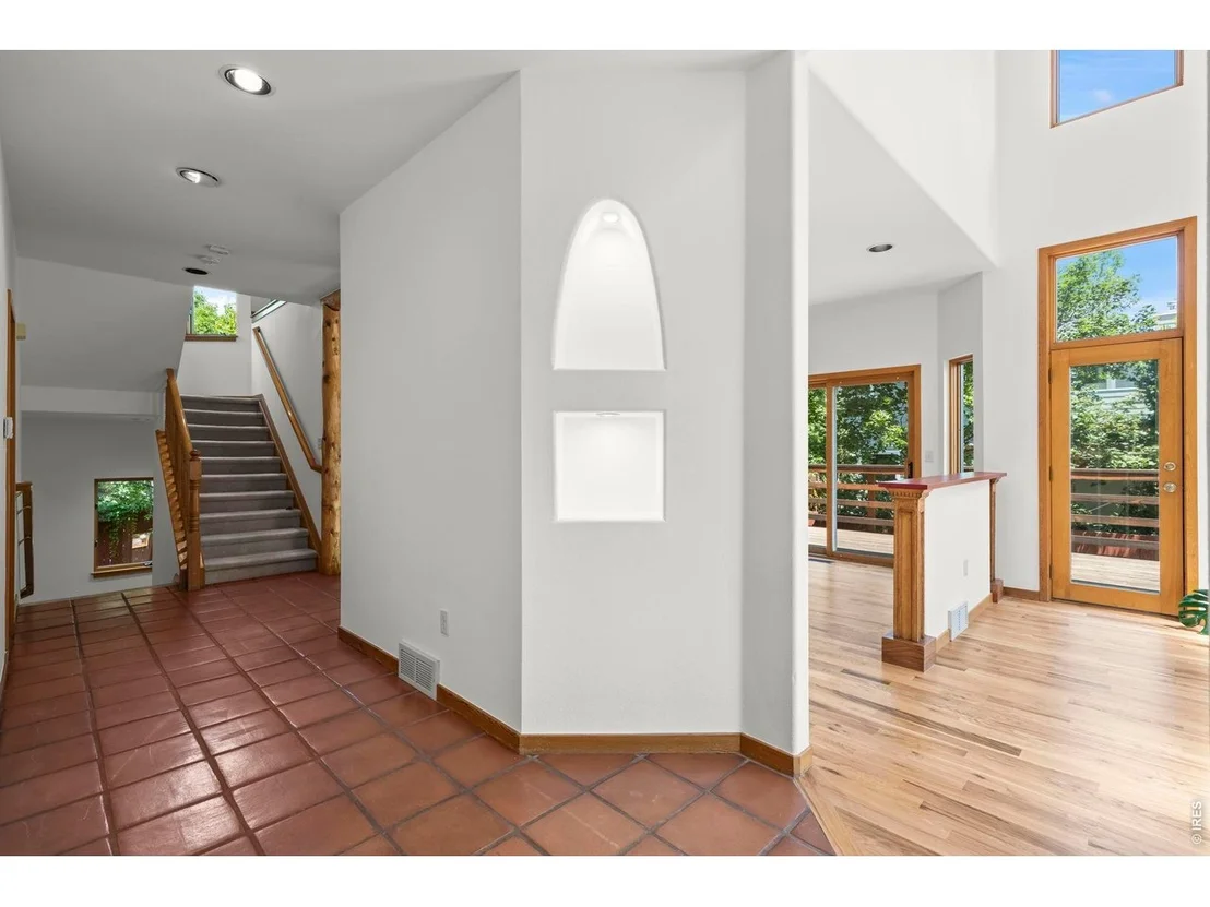 Photo of 1001 Utica Cir
