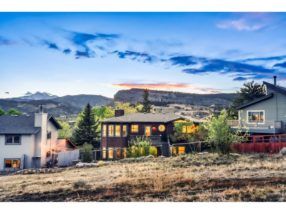 Photo of 122 Longs Peak Dr