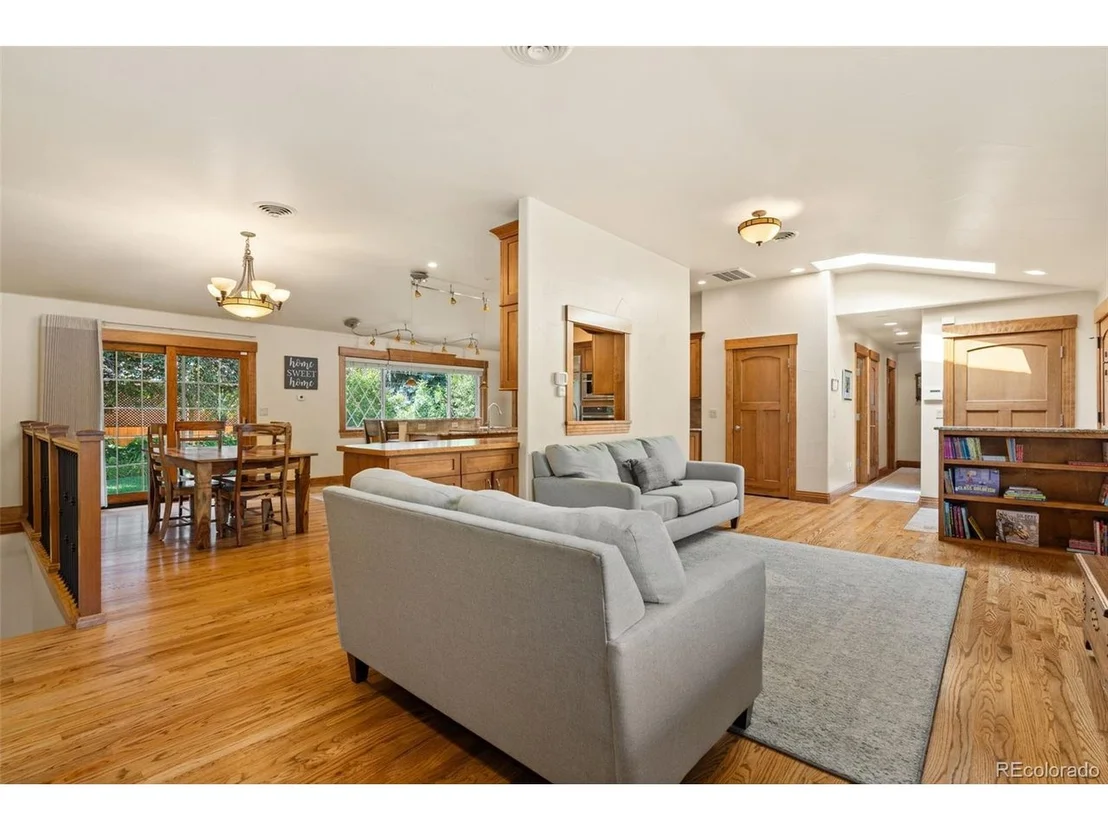 Photo of 3035 Deframe Rd