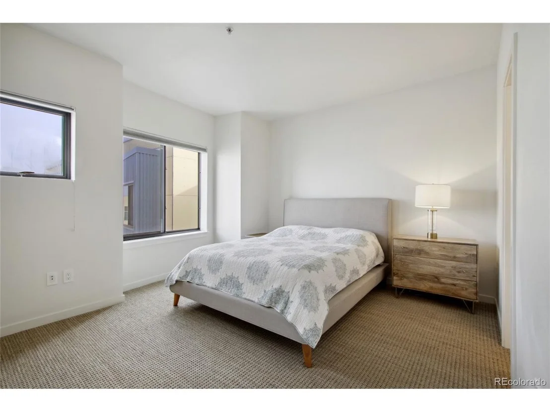 Photo of Unit 208 at 4520 Broadway St