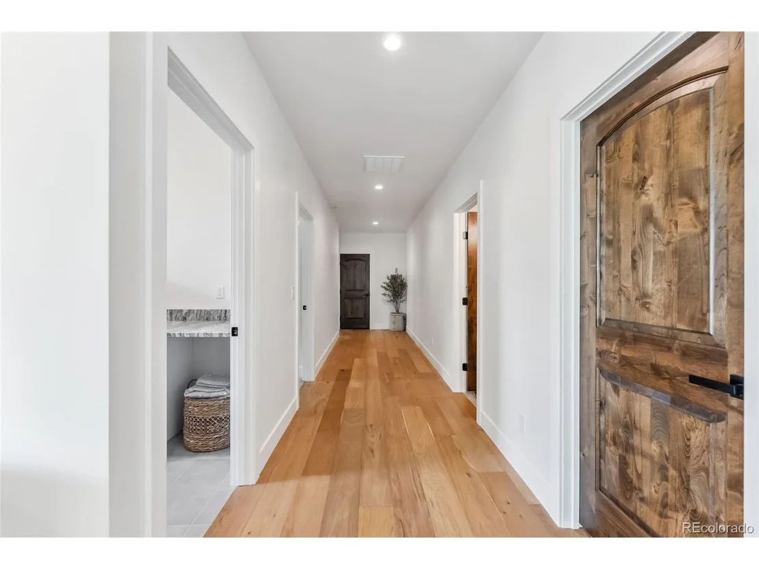 Photo of 372 Park View Dr